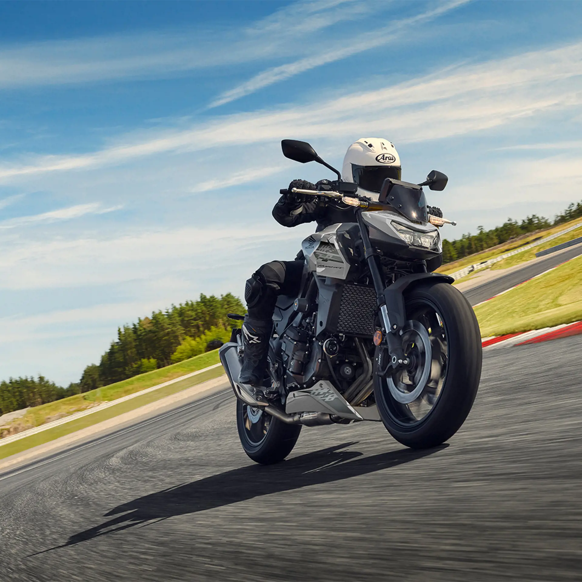 26YM CB750 Hornet Location Action 05 1542 Grey