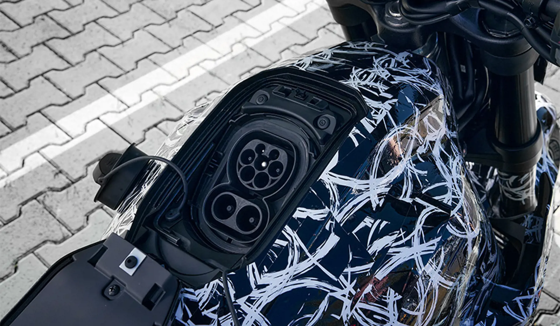 25YM EVF Teaser Details 0115
